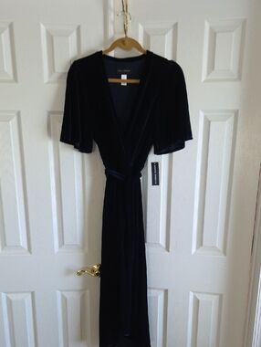 Donna Morgan Deep Royal Blue Velvet Dress. Nwt